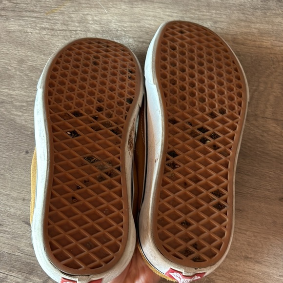 Vans tan sneakers men’s size 7.5 woman’s size 9 - Picture 6 of 6